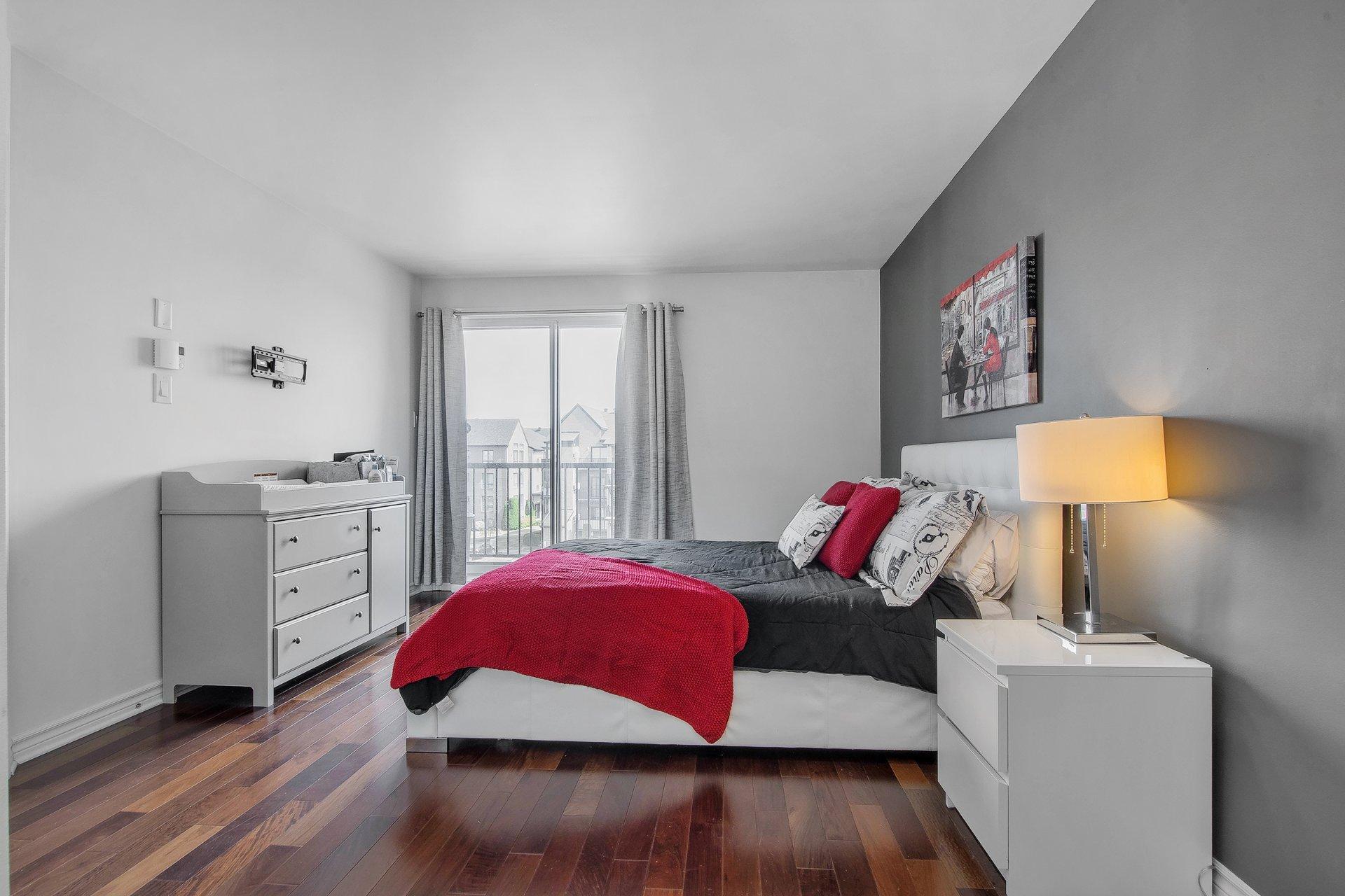 









691


Mtée des Pionniers

, 401,
Terrebonne (Lachenaie),




QC
J6V1T7

