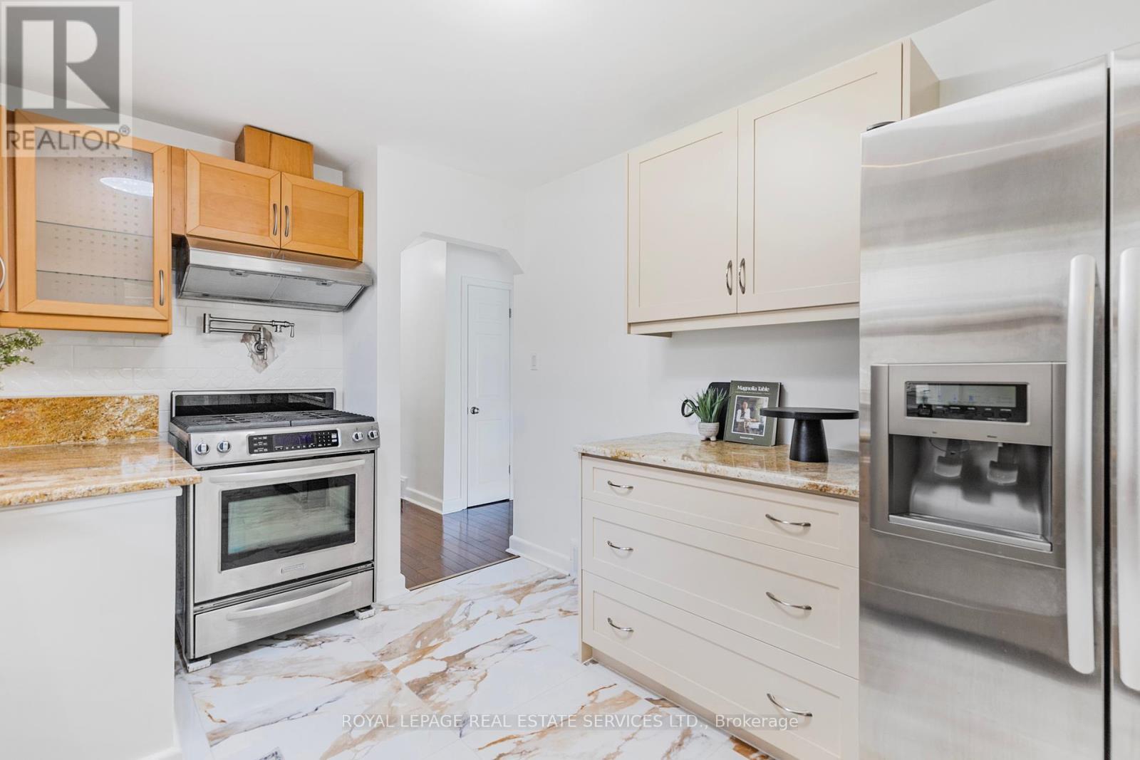 












2143 MOUNTAINSIDE DRIVE

,
Burlington,




Ontario
L7P1B3

