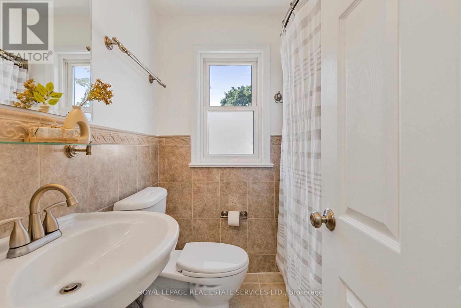 












2143 MOUNTAINSIDE DRIVE

,
Burlington,




Ontario
L7P1B3

