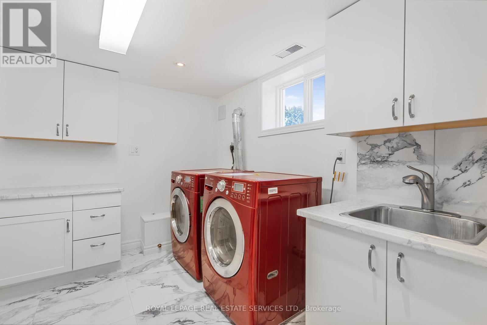












2143 MOUNTAINSIDE DRIVE

,
Burlington,




Ontario
L7P1B3

