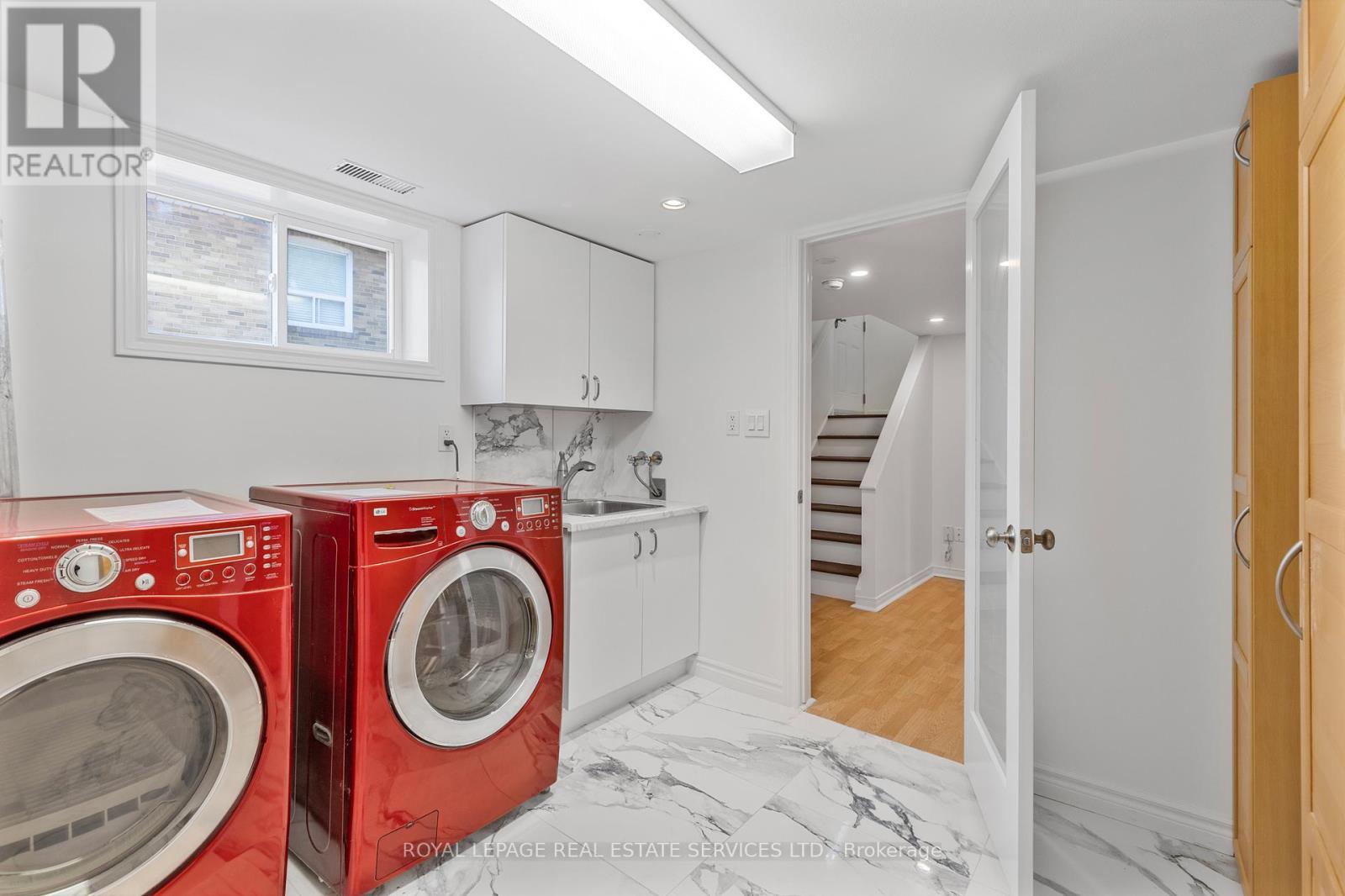 












2143 MOUNTAINSIDE DRIVE

,
Burlington,




Ontario
L7P1B3

