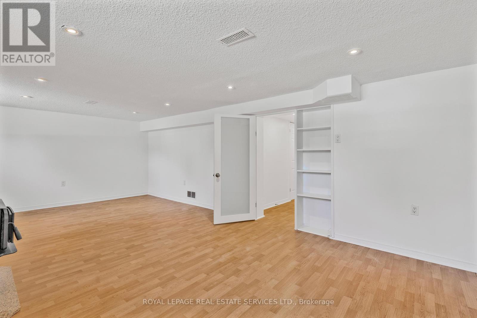 












2143 MOUNTAINSIDE DRIVE

,
Burlington,




Ontario
L7P1B3

