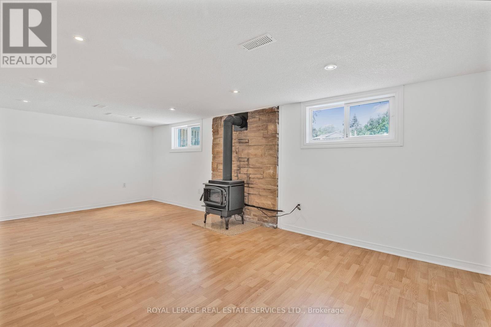 












2143 MOUNTAINSIDE DRIVE

,
Burlington,




Ontario
L7P1B3

