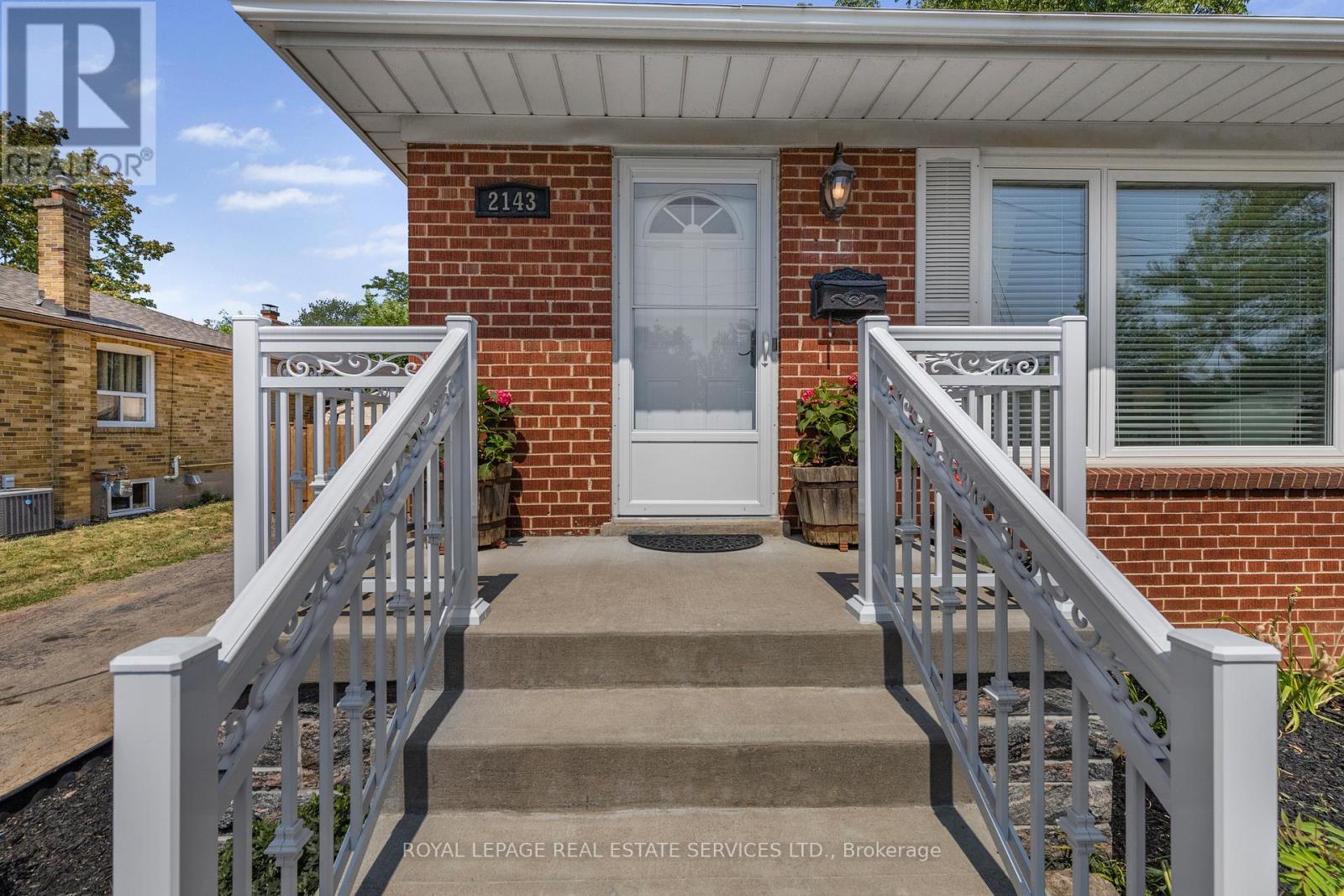 












2143 MOUNTAINSIDE DRIVE

,
Burlington,




Ontario
L7P1B3

