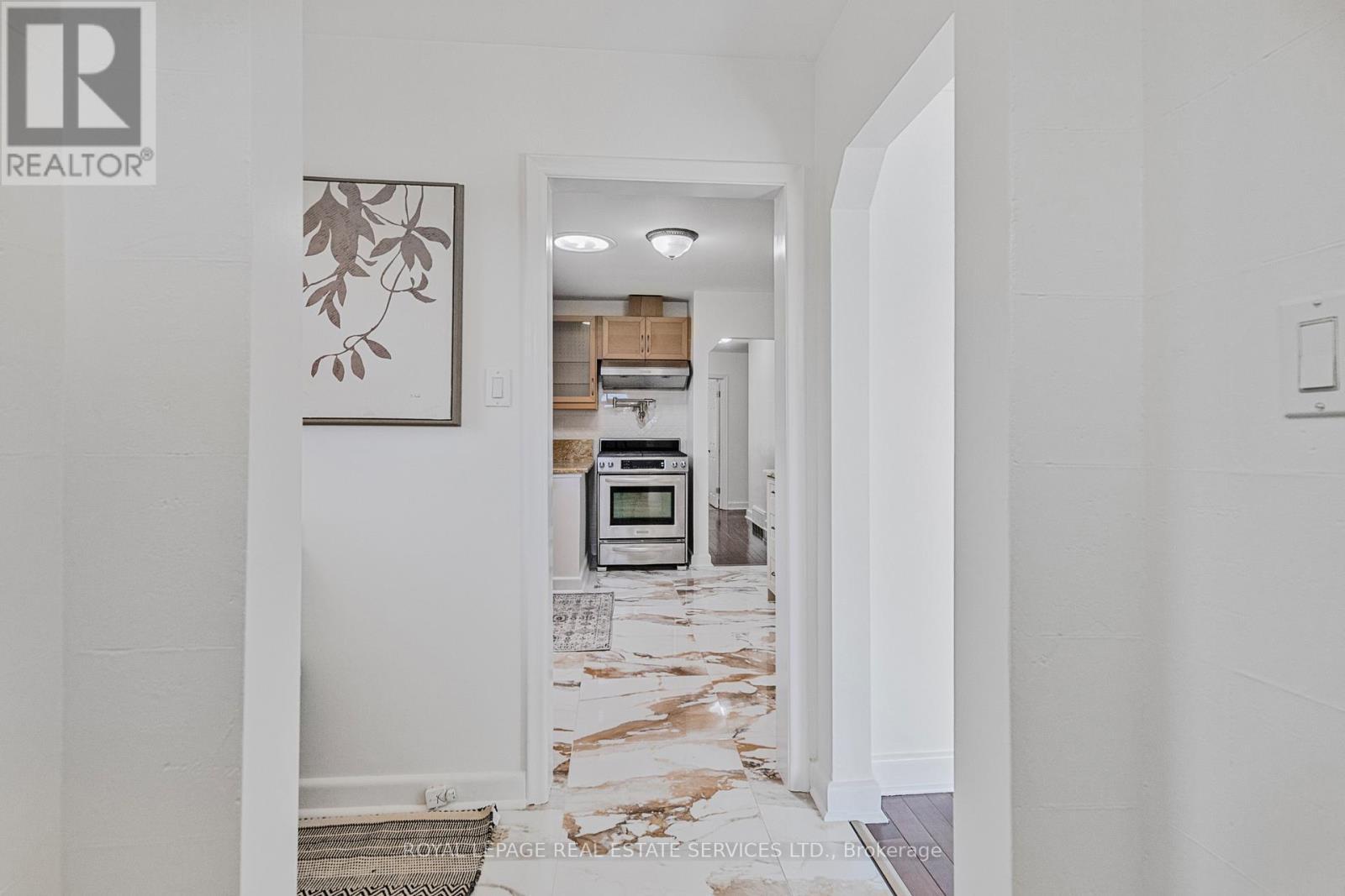 












2143 MOUNTAINSIDE DRIVE

,
Burlington,




Ontario
L7P1B3

