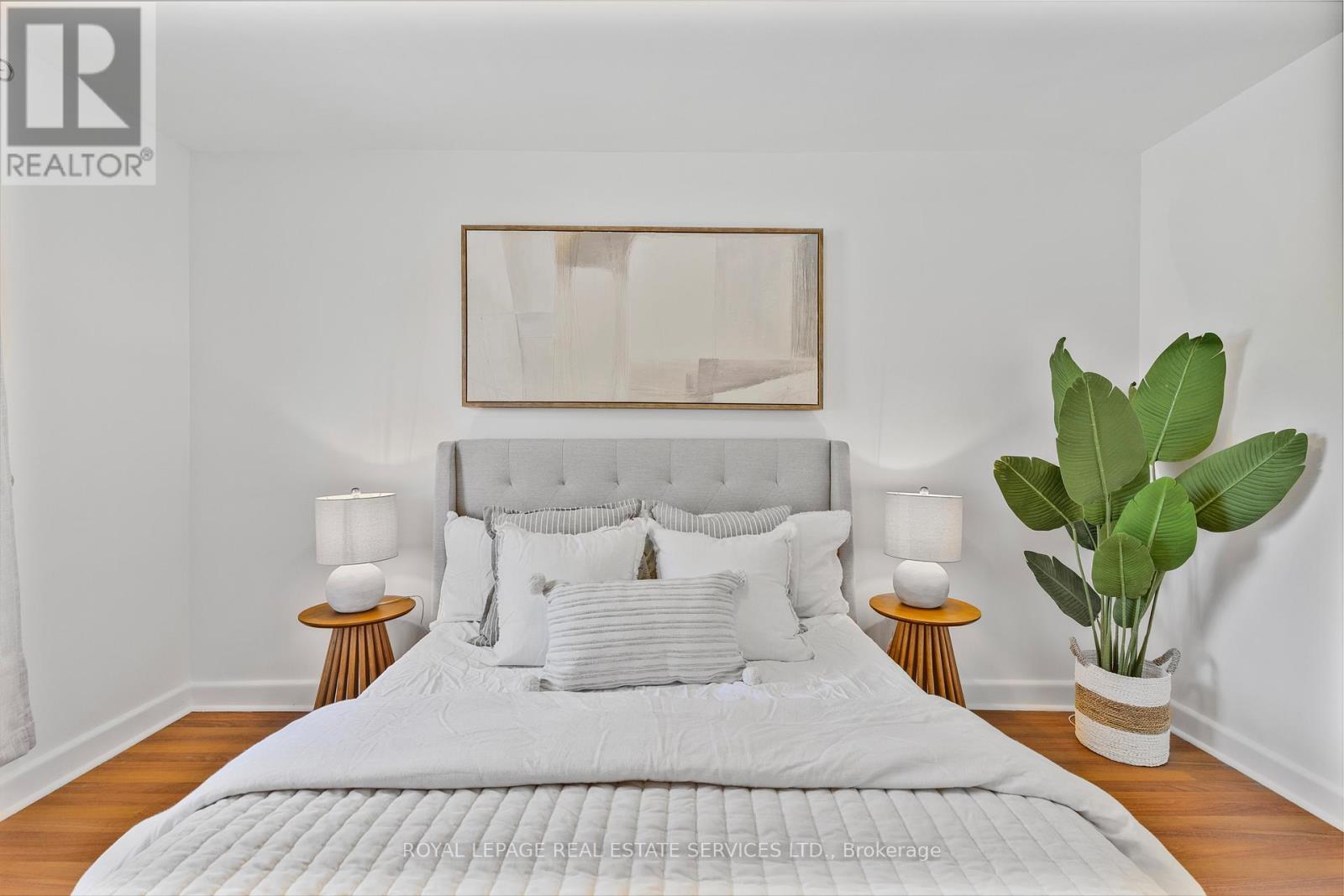 












2143 MOUNTAINSIDE DRIVE

,
Burlington,




Ontario
L7P1B3

