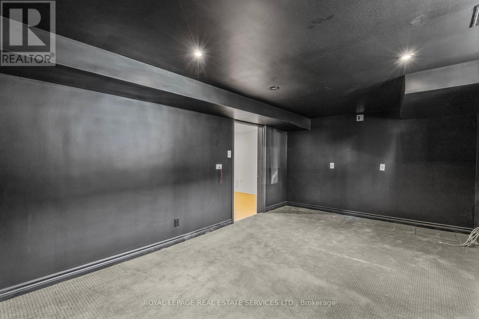 












2143 MOUNTAINSIDE DRIVE

,
Burlington,




Ontario
L7P1B3

