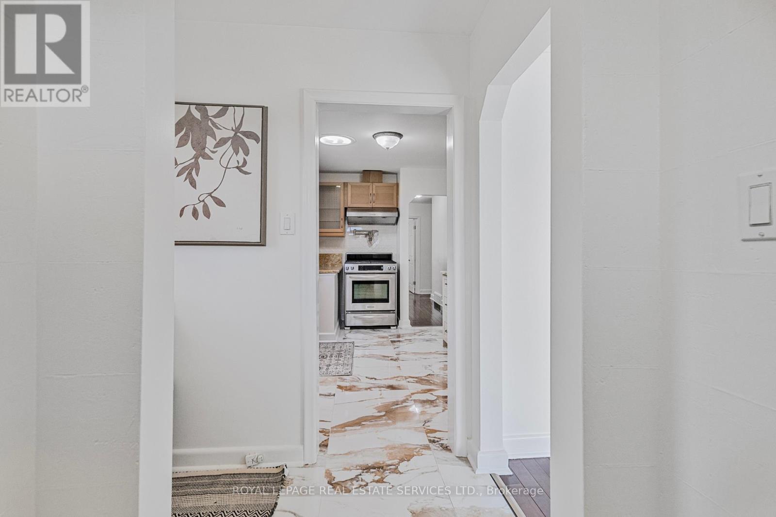 












2143 MOUNTAINSIDE DRIVE

,
Burlington,




Ontario
L7P1B3

