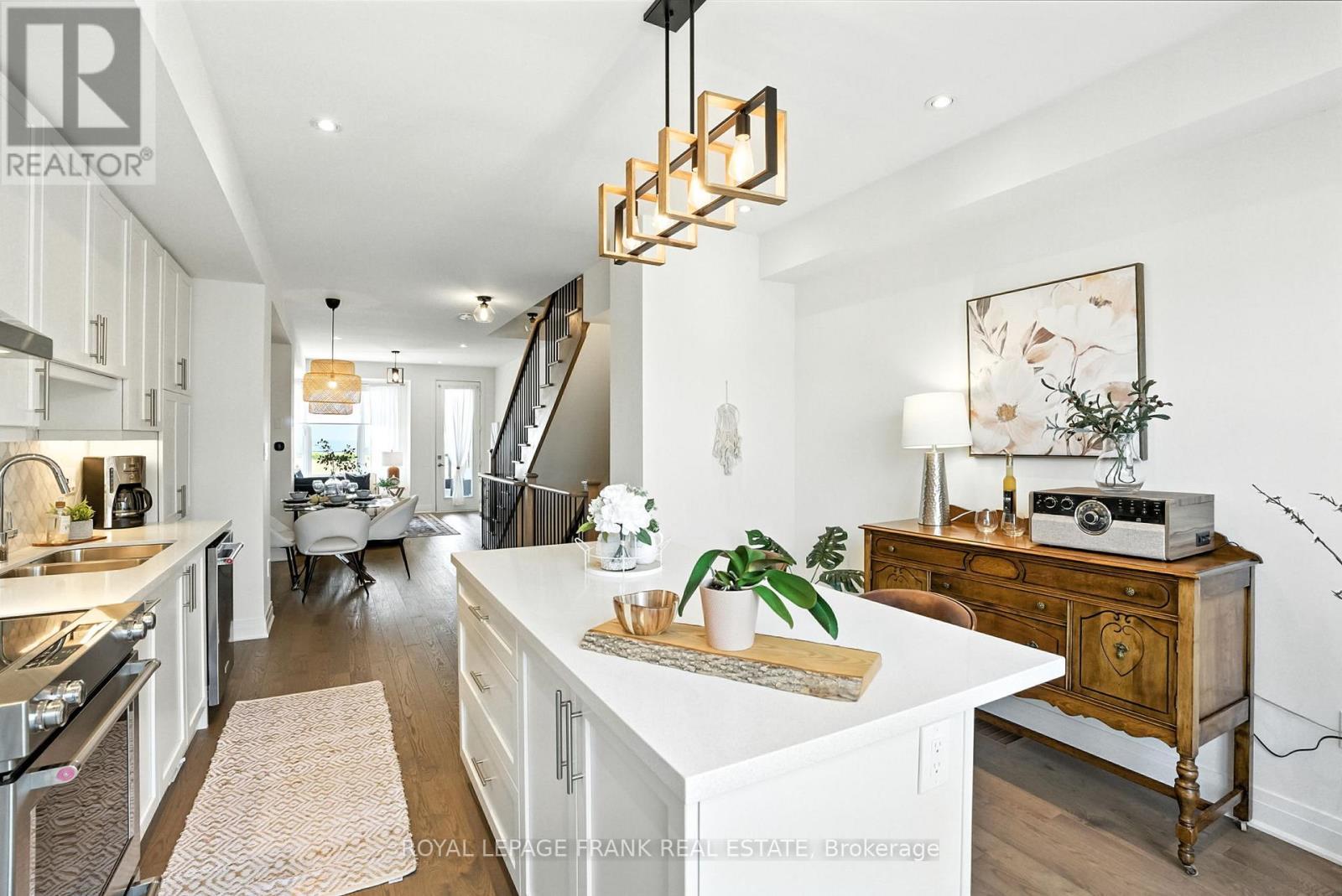












17 - 647 PORT DARLINGTON ROAD

,
Clarington (Bowmanville),




Ontario
L1C7G2


