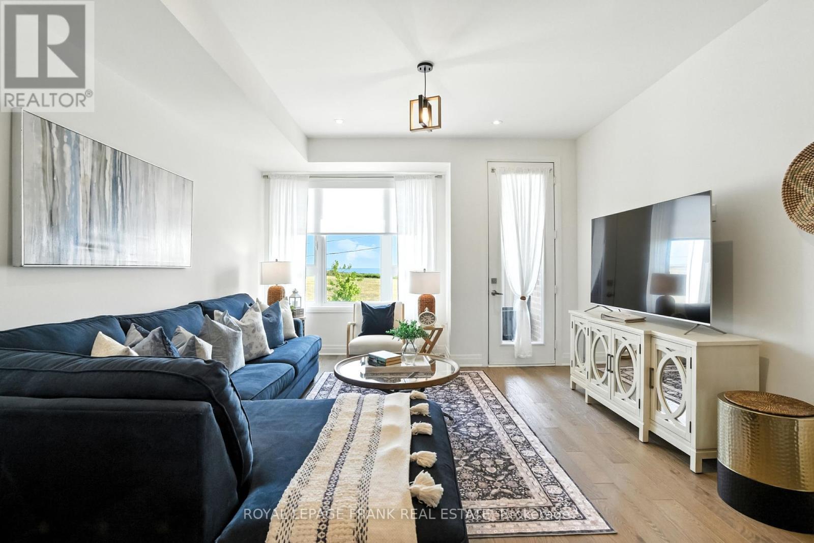 












17 - 647 PORT DARLINGTON ROAD

,
Clarington (Bowmanville),




Ontario
L1C7G2

