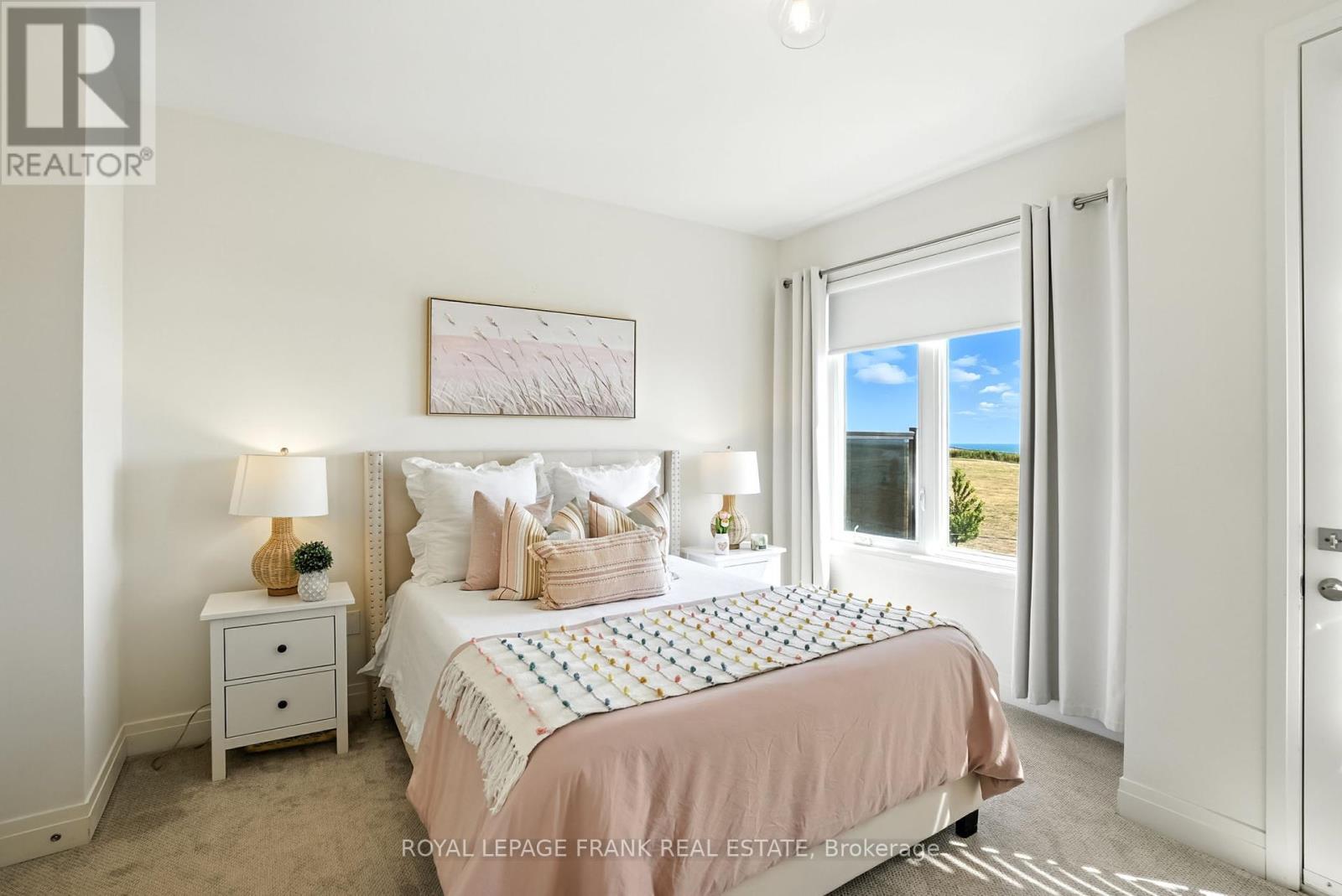 












17 - 647 PORT DARLINGTON ROAD

,
Clarington (Bowmanville),




Ontario
L1C7G2


