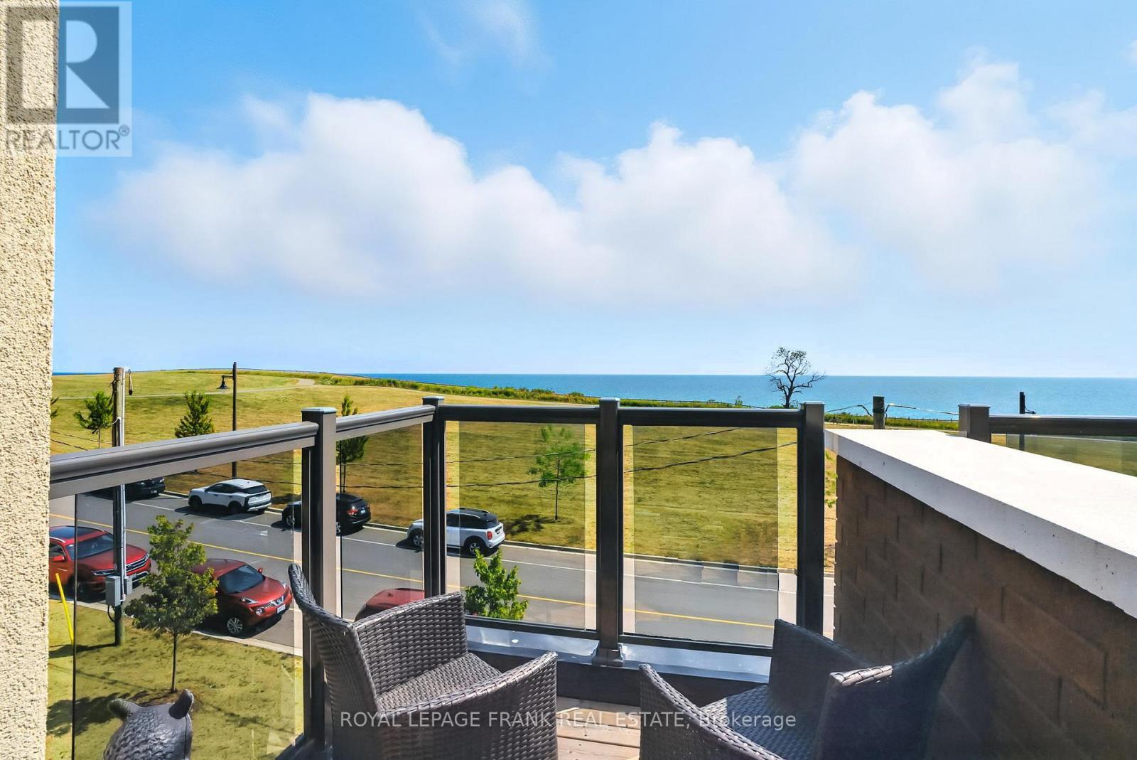 












17 - 647 PORT DARLINGTON ROAD

,
Clarington (Bowmanville),




Ontario
L1C7G2

