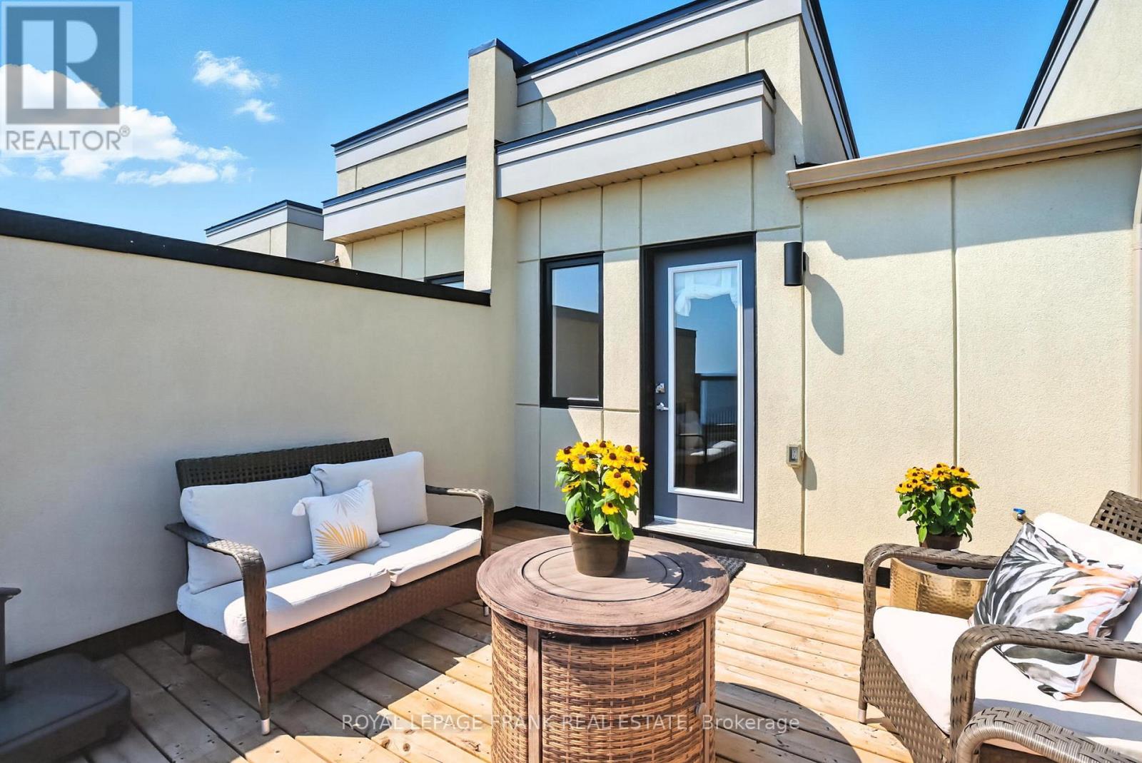 












17 - 647 PORT DARLINGTON ROAD

,
Clarington (Bowmanville),




Ontario
L1C7G2

