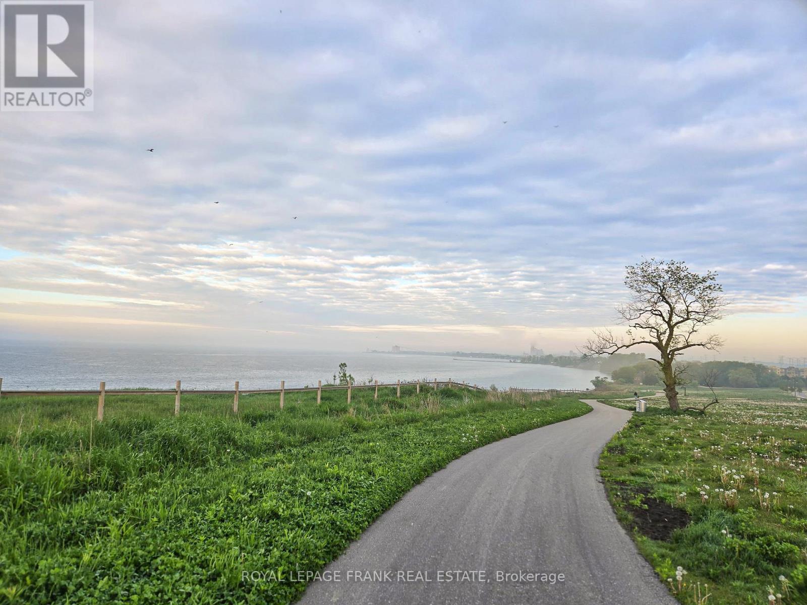 












17 - 647 PORT DARLINGTON ROAD

,
Clarington (Bowmanville),




Ontario
L1C7G2

