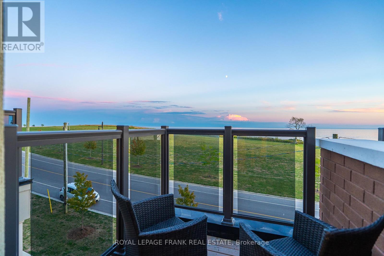 












17 - 647 PORT DARLINGTON ROAD

,
Clarington (Bowmanville),




Ontario
L1C7G2

