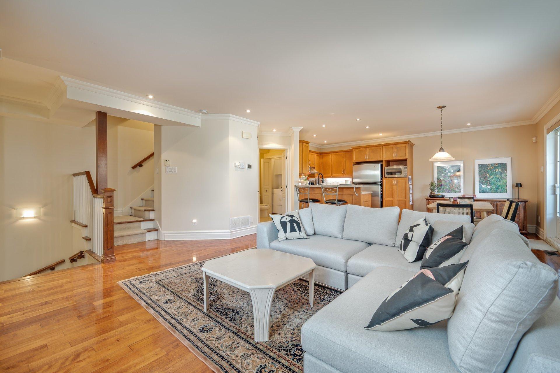 









1728


Rue du Tournesol

, 3,
Saint-Lazare,




QC
J7T3K6

