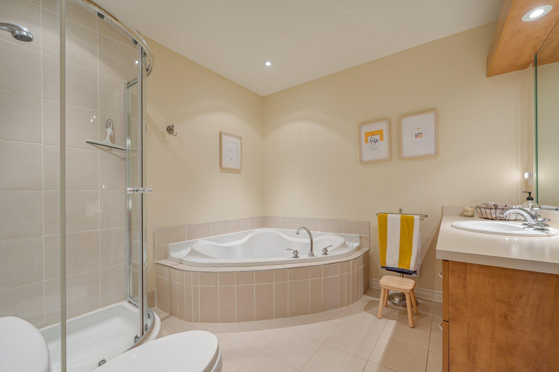 









1728


Rue du Tournesol

, 3,
Saint-Lazare,




QC
J7T3K6

