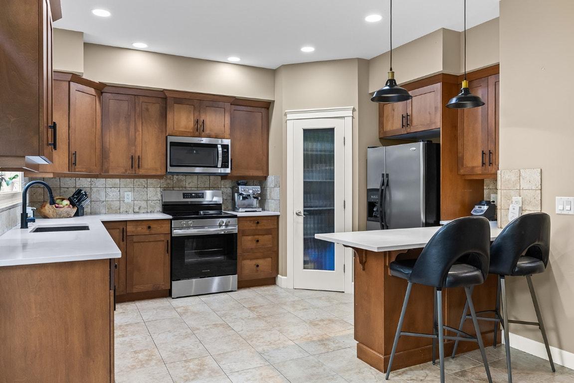 









2283


Shannon Heights

Court, 6,
West Kelowna,




BC
V4T 3B9

