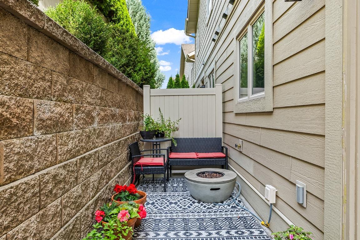 









2283


Shannon Heights

Court, 6,
West Kelowna,




BC
V4T 3B9

