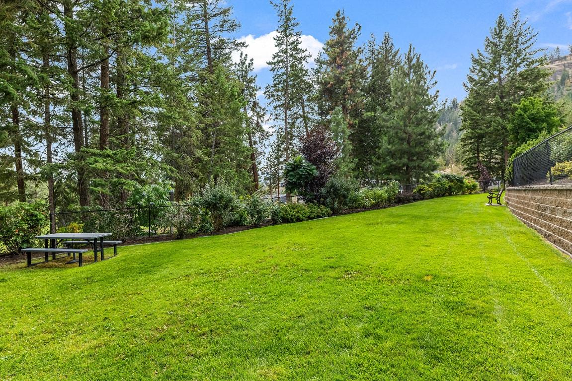 









2283


Shannon Heights

Court, 6,
West Kelowna,




BC
V4T 3B9

