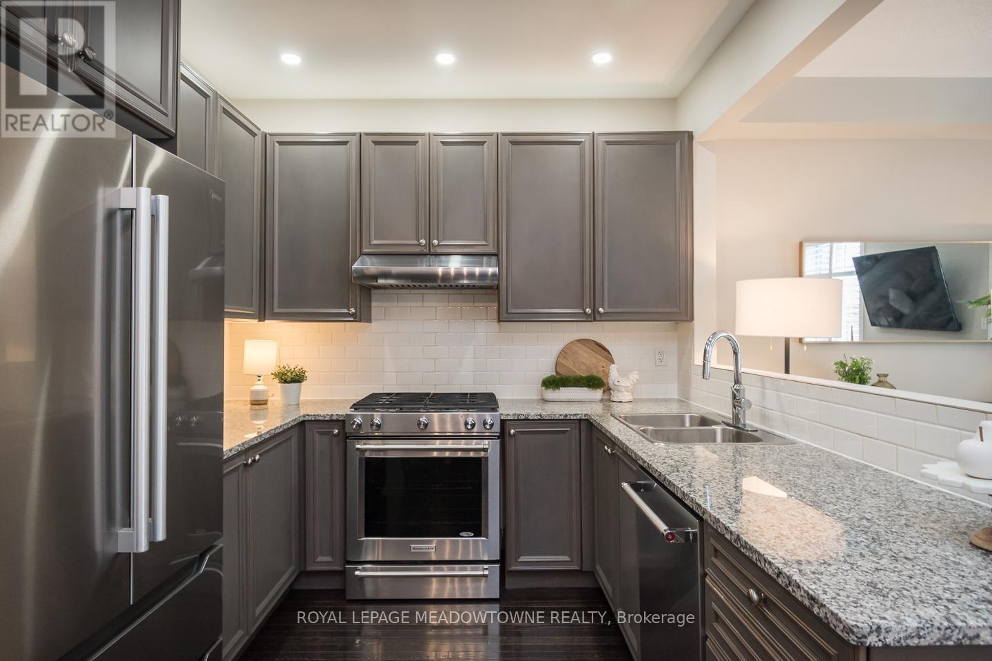 












315 BESSBOROUGH DRIVE

,
Milton,




Ontario
L9T8P5

