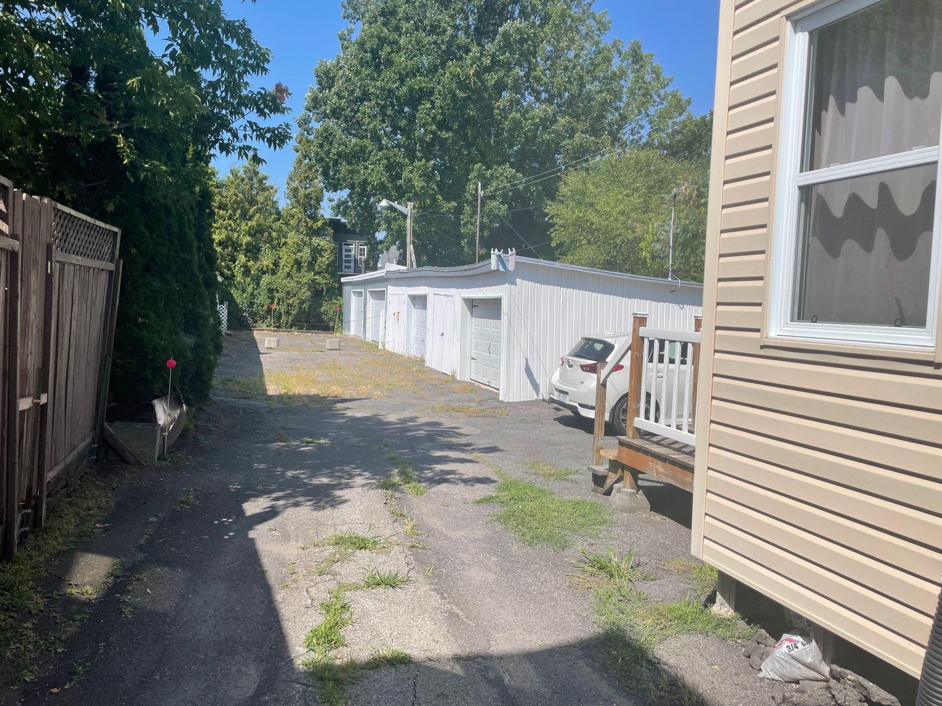 









338

 - 340


Rue Laurier

,
Saint-Jean-sur-Richelieu,




QC
J3B6L3

