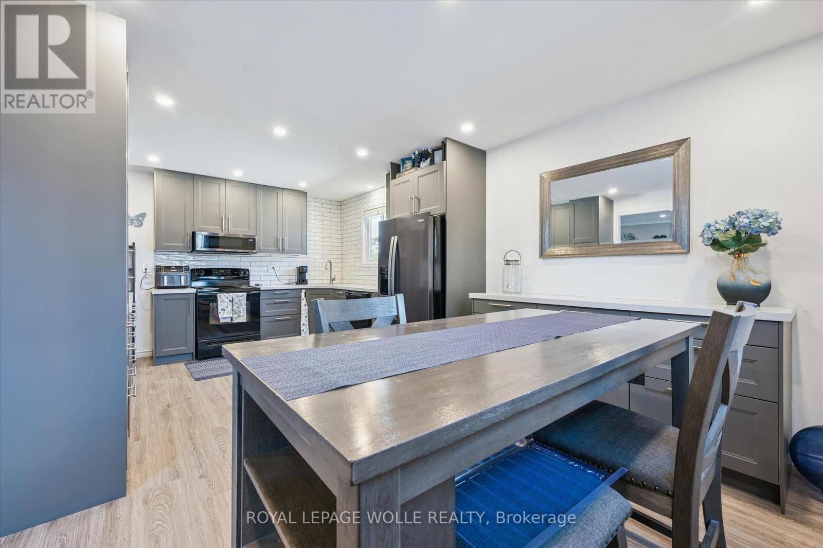 












263 THE COUNTRY WAY

,
Kitchener,




Ontario
N2E2V6

