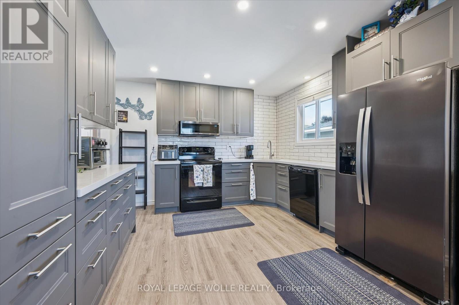 












263 THE COUNTRY WAY

,
Kitchener,




Ontario
N2E2V6

