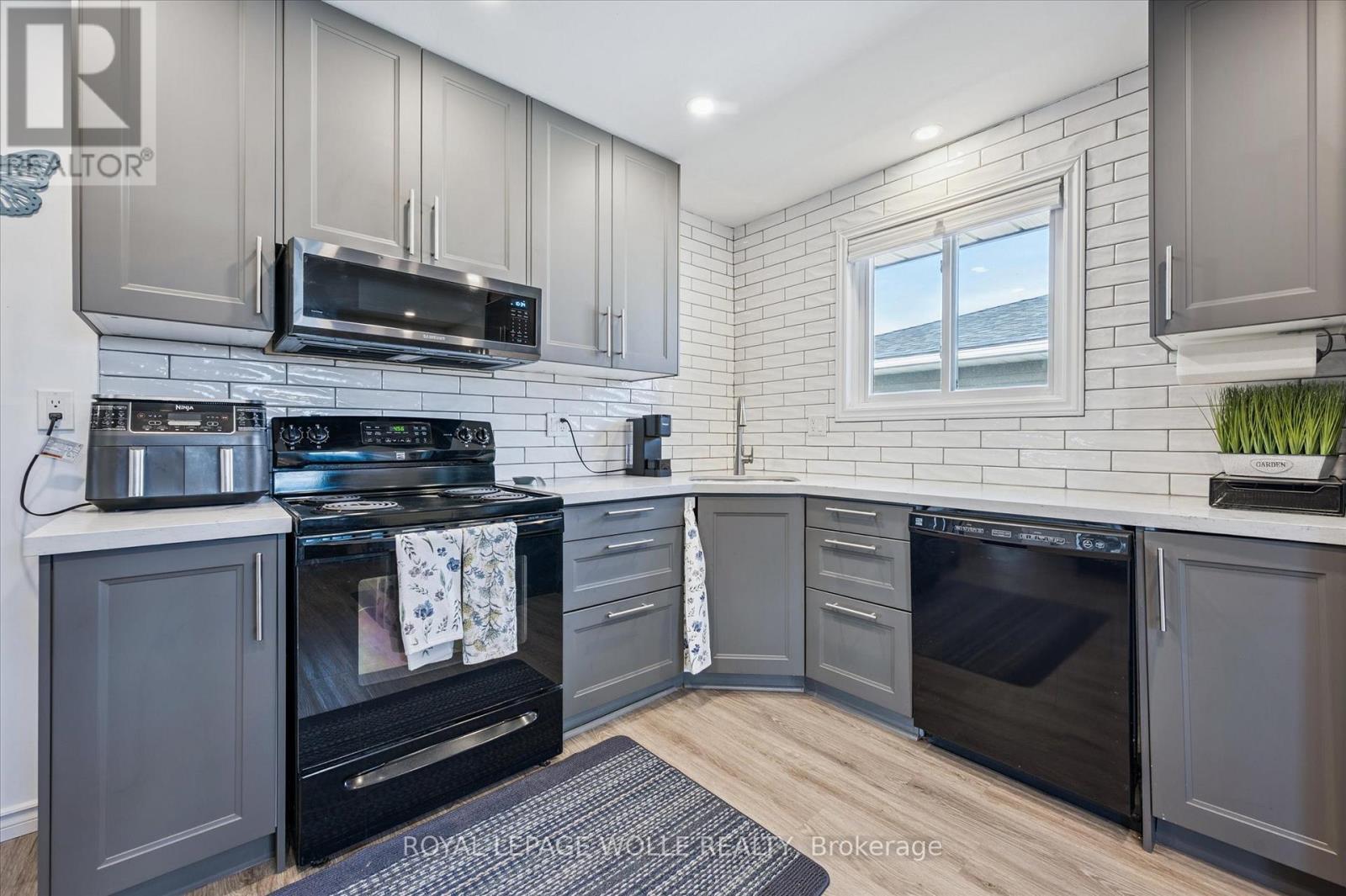 












263 THE COUNTRY WAY

,
Kitchener,




Ontario
N2E2V6

