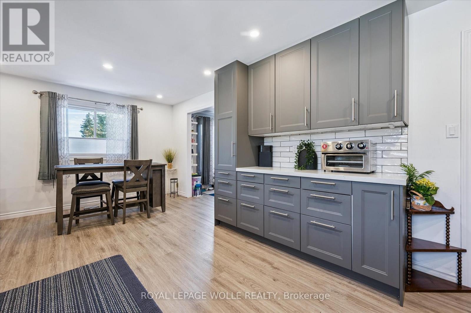 












263 THE COUNTRY WAY

,
Kitchener,




Ontario
N2E2V6

