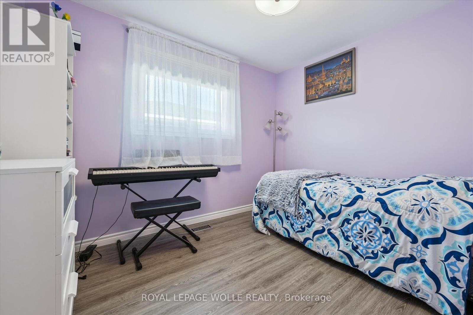 












263 THE COUNTRY WAY

,
Kitchener,




Ontario
N2E2V6

