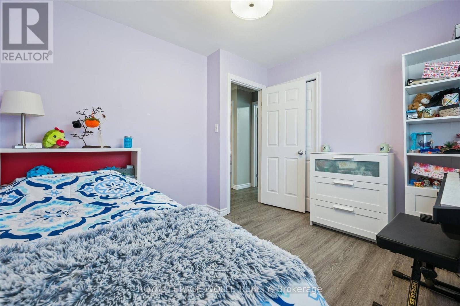 












263 THE COUNTRY WAY

,
Kitchener,




Ontario
N2E2V6

