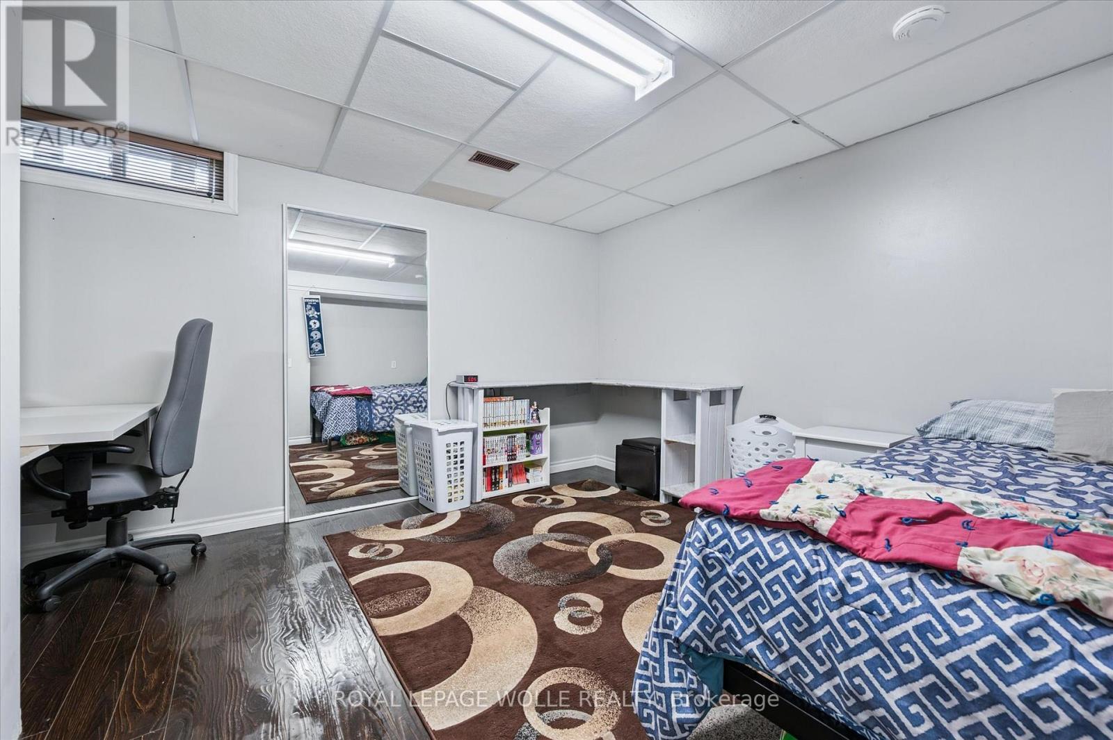 












263 THE COUNTRY WAY

,
Kitchener,




Ontario
N2E2V6

