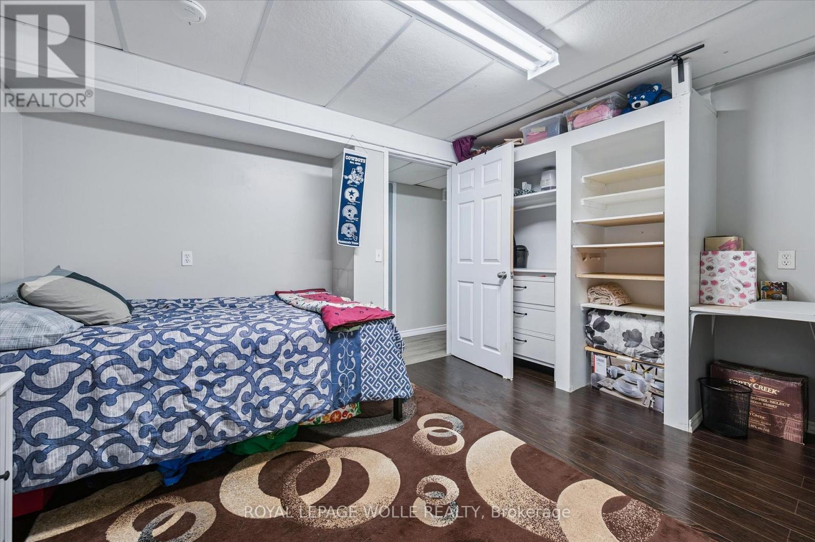 












263 THE COUNTRY WAY

,
Kitchener,




Ontario
N2E2V6

