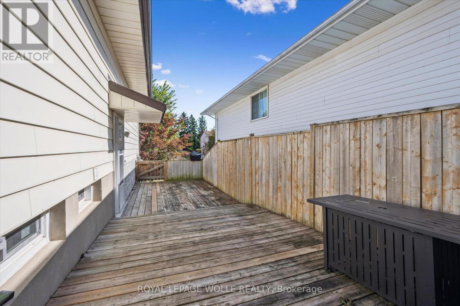 












263 THE COUNTRY WAY

,
Kitchener,




Ontario
N2E2V6

