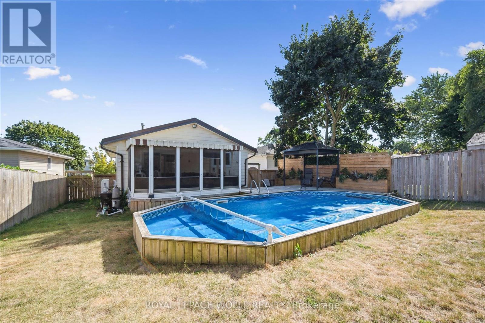 












263 THE COUNTRY WAY

,
Kitchener,




Ontario
N2E2V6

