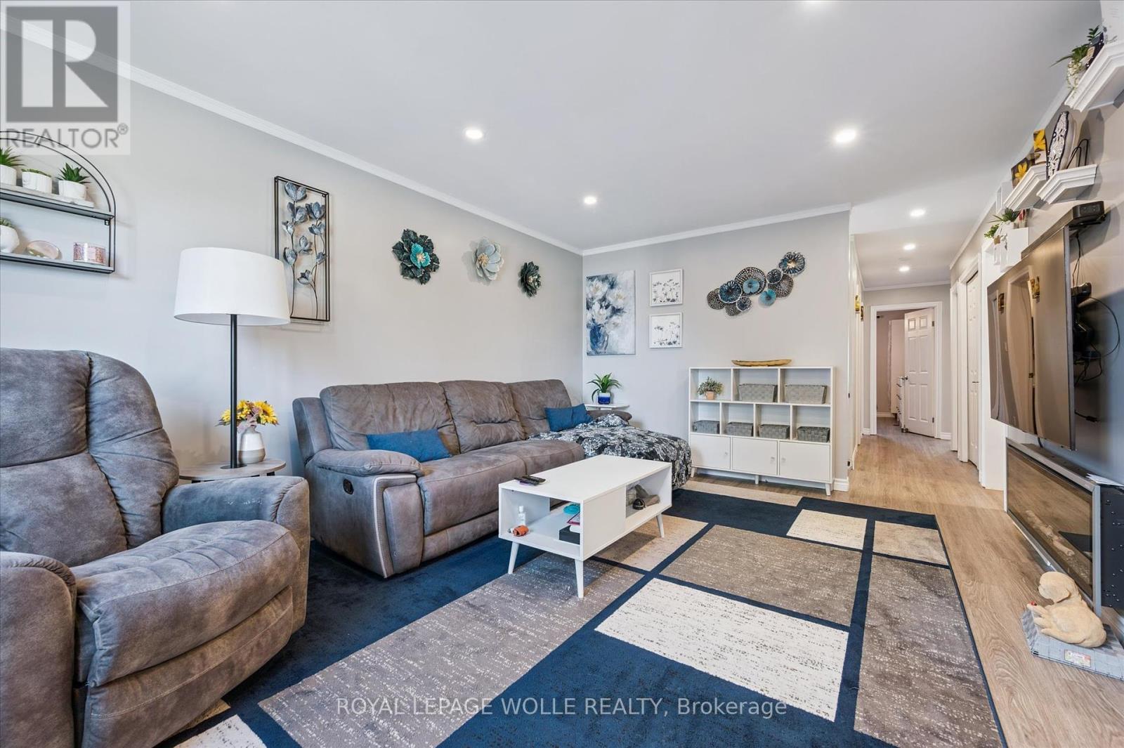 












263 THE COUNTRY WAY

,
Kitchener,




Ontario
N2E2V6

