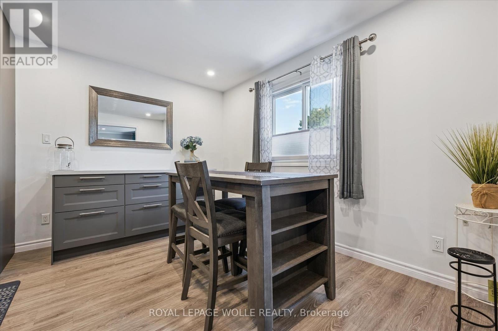












263 THE COUNTRY WAY

,
Kitchener,




Ontario
N2E2V6

