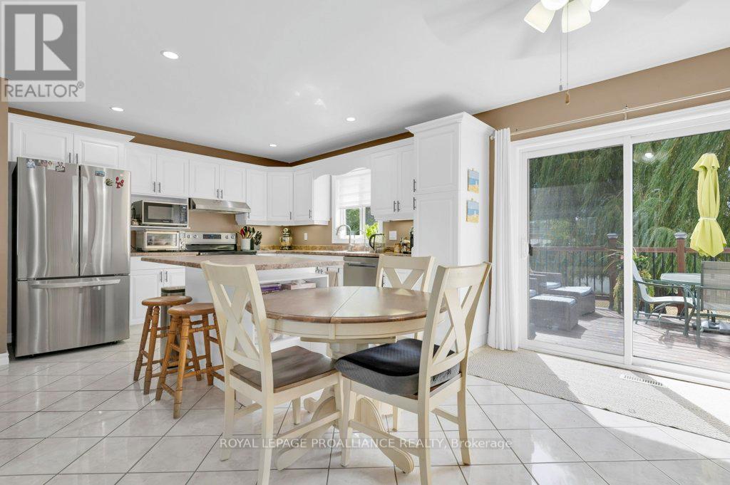 












12 STONEGATE CRESCENT

,
Quinte West (Frankford Ward),




Ontario
K0K2C0

