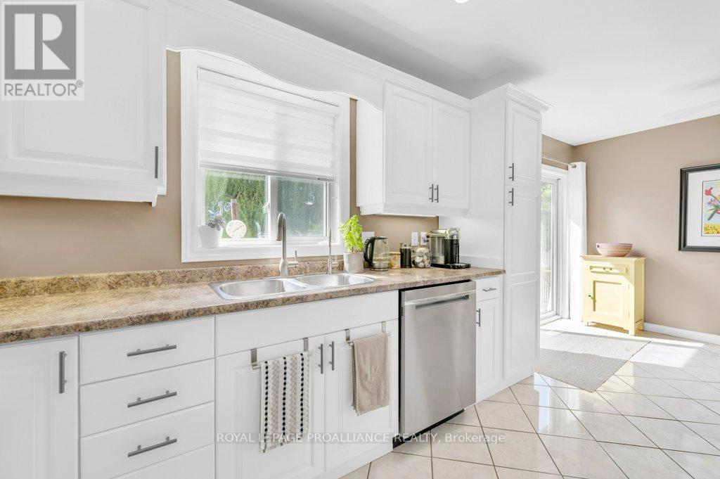 












12 STONEGATE CRESCENT

,
Quinte West (Frankford Ward),




Ontario
K0K2C0

