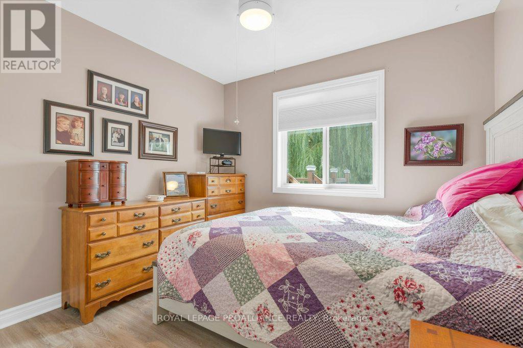 












12 STONEGATE CRESCENT

,
Quinte West (Frankford Ward),




Ontario
K0K2C0

