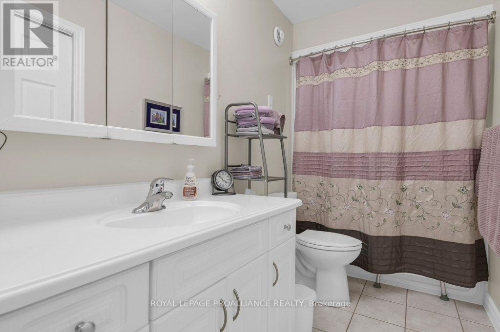 












12 STONEGATE CRESCENT

,
Quinte West (Frankford Ward),




Ontario
K0K2C0

