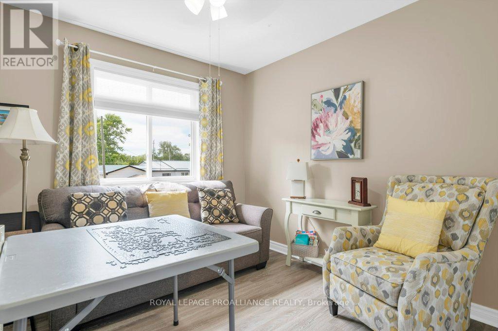 












12 STONEGATE CRESCENT

,
Quinte West (Frankford Ward),




Ontario
K0K2C0

