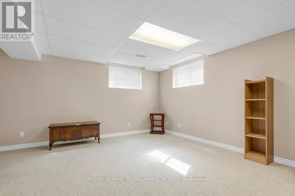 












12 STONEGATE CRESCENT

,
Quinte West (Frankford Ward),




Ontario
K0K2C0

