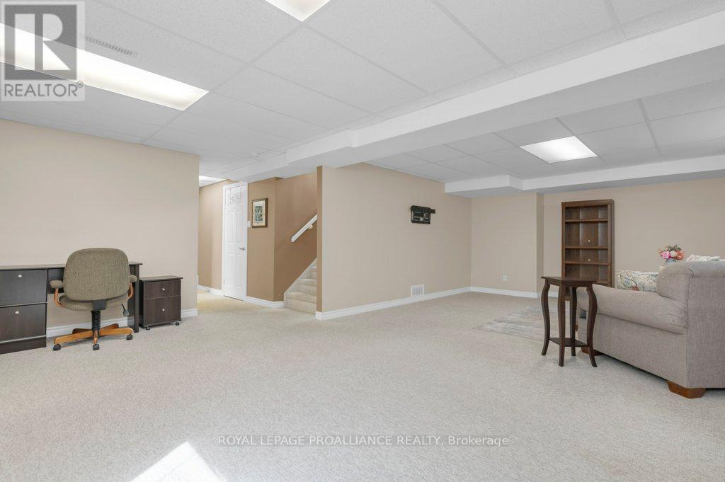 












12 STONEGATE CRESCENT

,
Quinte West (Frankford Ward),




Ontario
K0K2C0

