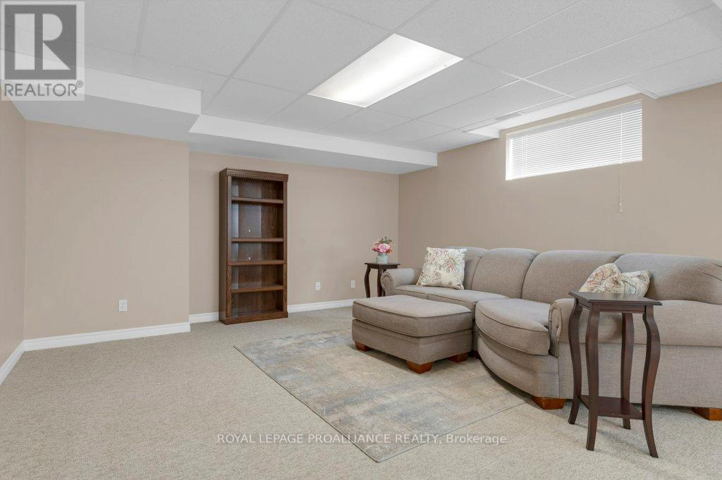 












12 STONEGATE CRESCENT

,
Quinte West (Frankford Ward),




Ontario
K0K2C0

