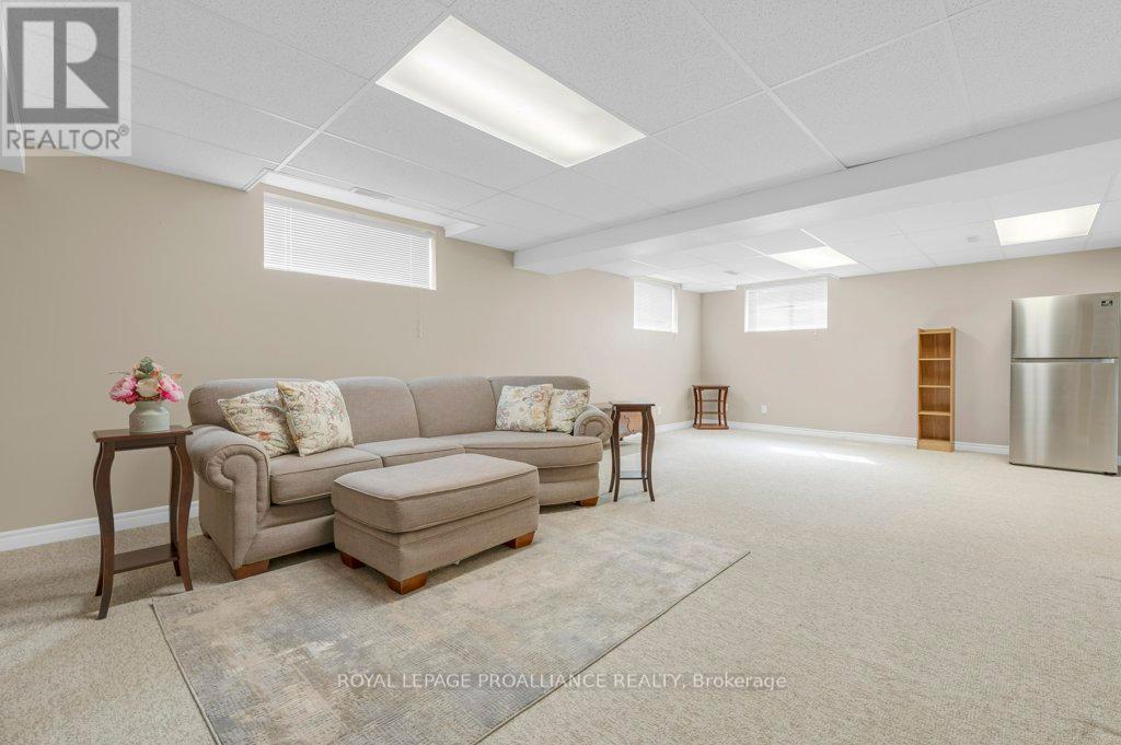 












12 STONEGATE CRESCENT

,
Quinte West (Frankford Ward),




Ontario
K0K2C0

