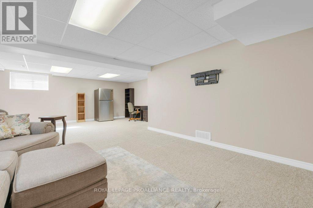












12 STONEGATE CRESCENT

,
Quinte West (Frankford Ward),




Ontario
K0K2C0

