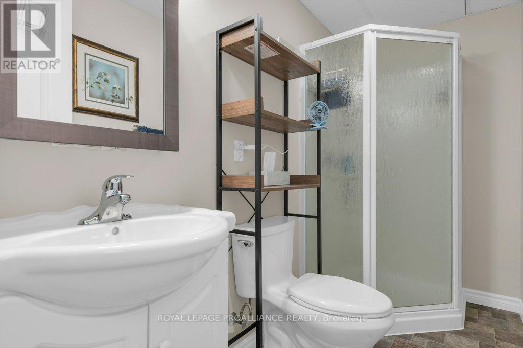 












12 STONEGATE CRESCENT

,
Quinte West (Frankford Ward),




Ontario
K0K2C0

