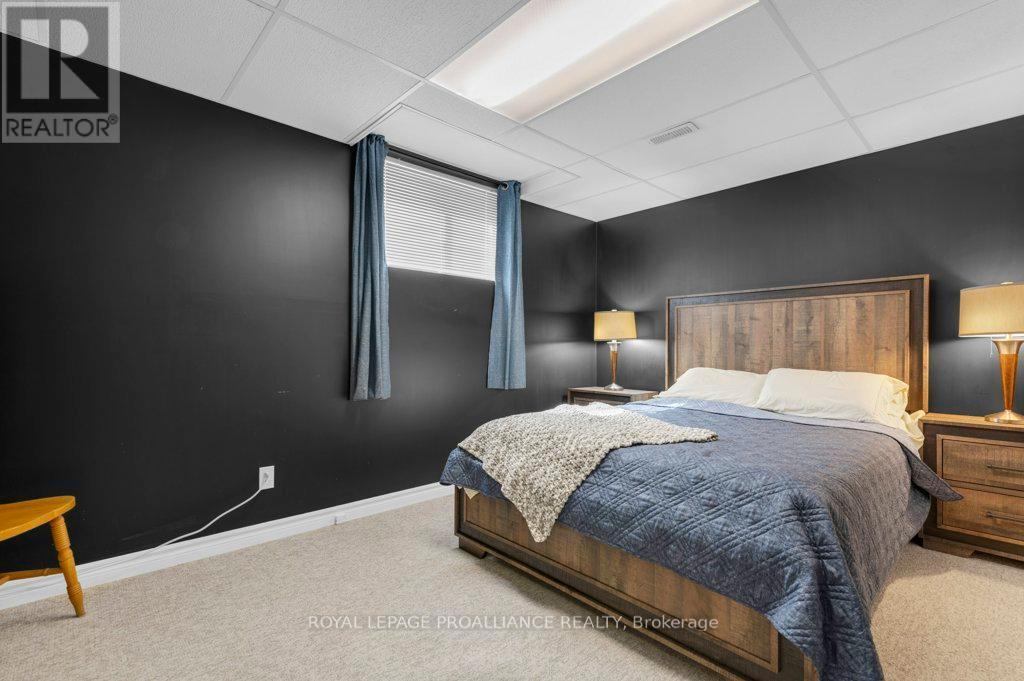 












12 STONEGATE CRESCENT

,
Quinte West (Frankford Ward),




Ontario
K0K2C0

